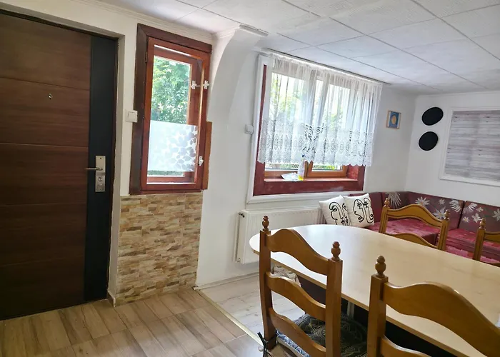 Grinda House - City Center Park And Stay
